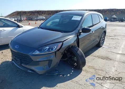 2020 Ford Escape Se Sport Hybrid z USA, uszkodzony, nr VIN 1FMCU0BZ3LUC49186